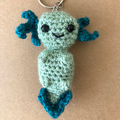 roztomilé háčkované zvířátko axolotl kawaii klíčenka